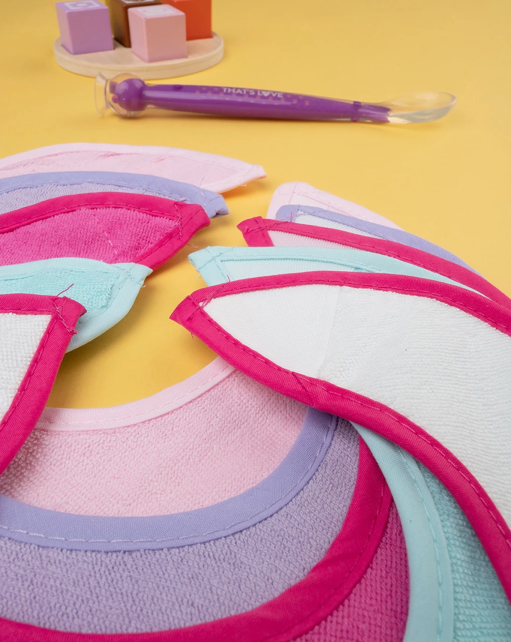 Pack 5 Bavaglini Grandi In Spugna Plastificati 3 Pack 5 Bavaglini Grandi In Spugna Plastificati - immagine 3